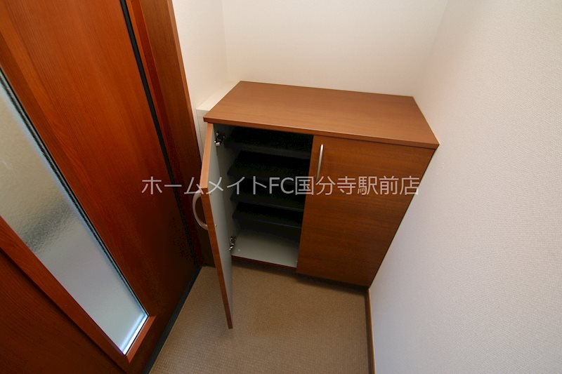 KMコートⅢ 玄関