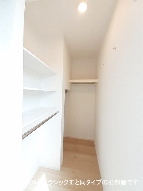 メゾン　サブーリュ 収納