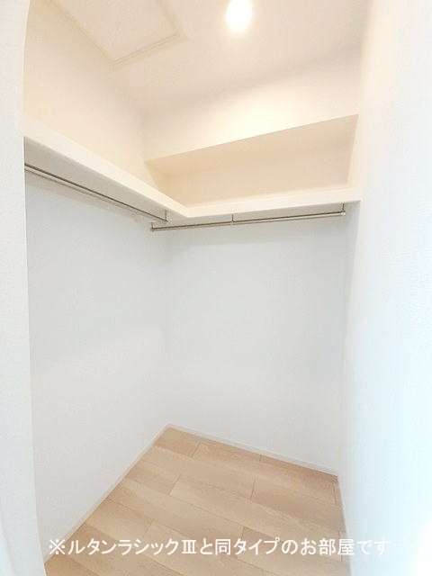 メゾン　サブーリュ 収納