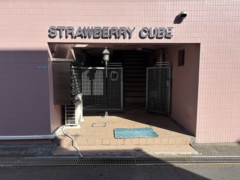 STRAWBERRY　CUBE エントランス