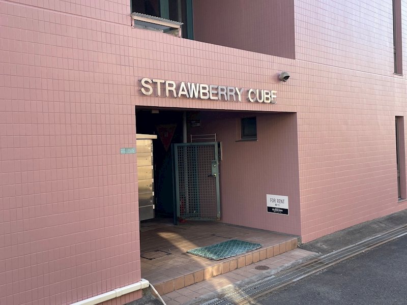 STRAWBERRY　CUBE エントランス