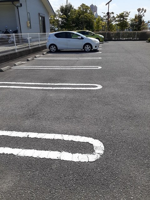 レジデンス福園 駐車場