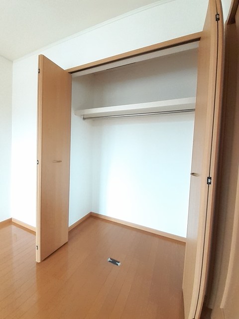 メゾンロアール　Ａ 収納