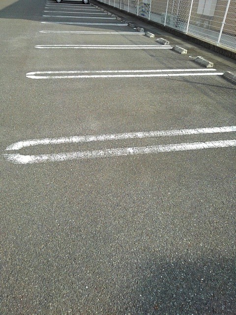 メゾンロアール　Ａ 駐車場