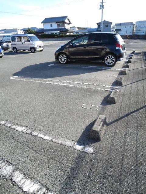 グラン　ベルジュ　Ａ 駐車場