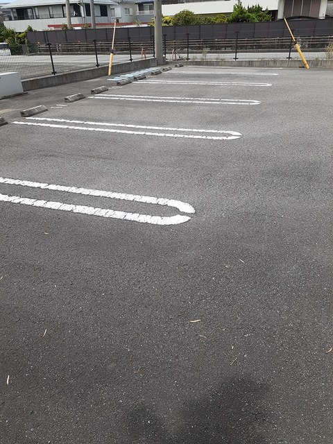 ルネッサ 駐車場