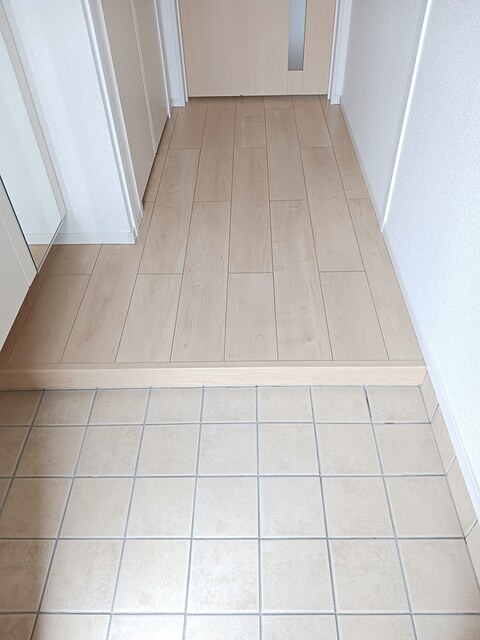 コンフォーティア徳大前Ａ 玄関