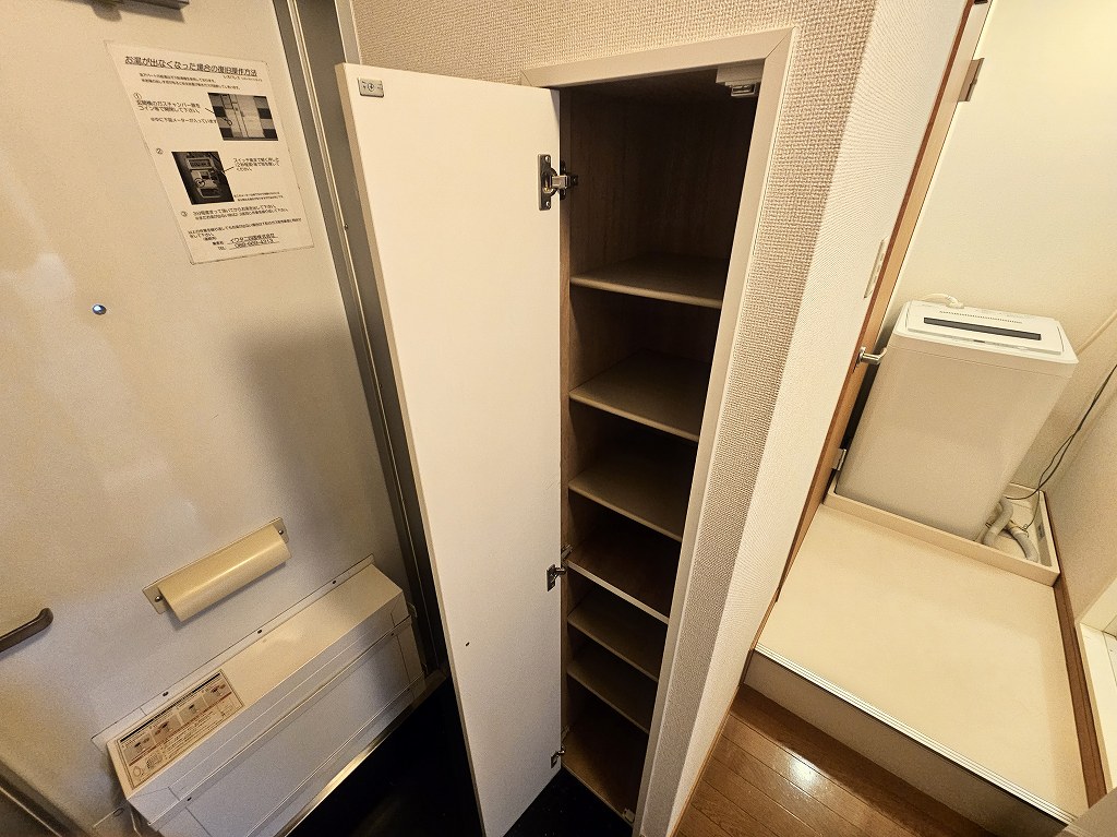 レオパレスリバーサイドタイラ 玄関