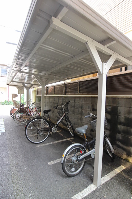 アベニュー瑞穂 駐車場
