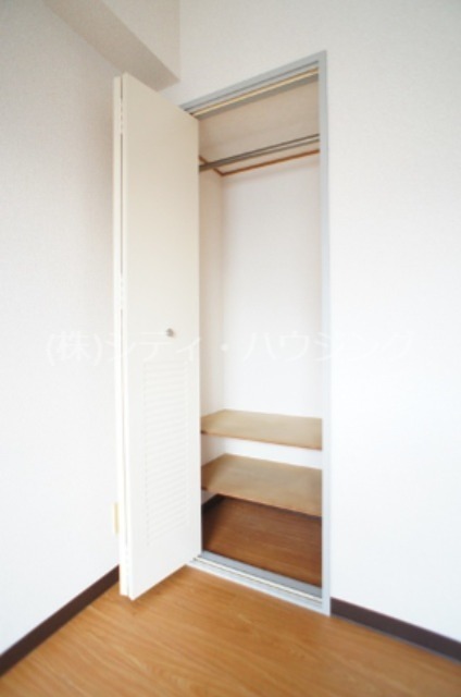 クレッセント梅屋敷 収納