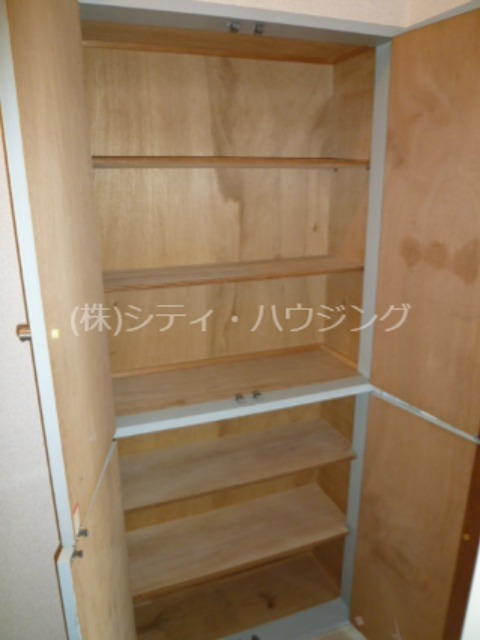 クレッセント梅屋敷 収納