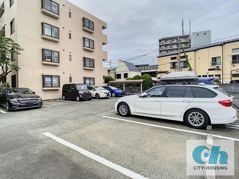 エバーグリーンコート 駐車場