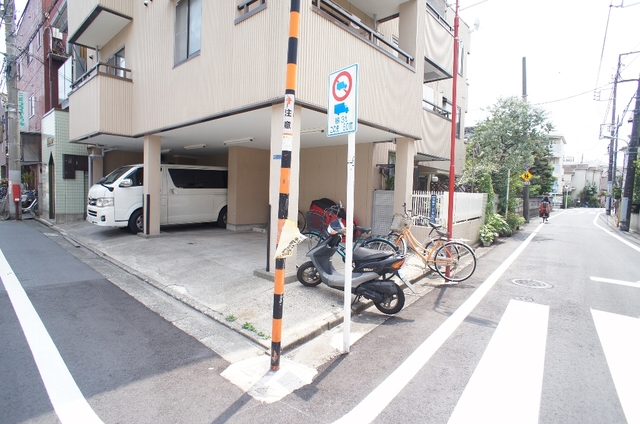 エーデルハイツ 駐車場