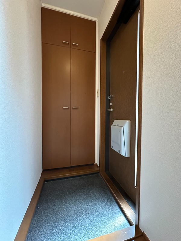 メゾンアベニール 玄関