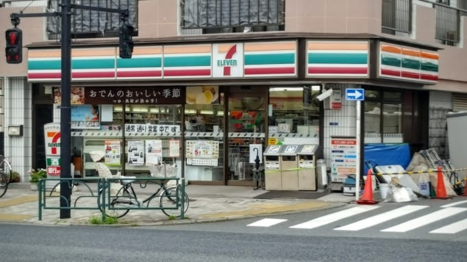 ヴィラ・セリーズ コンビニ