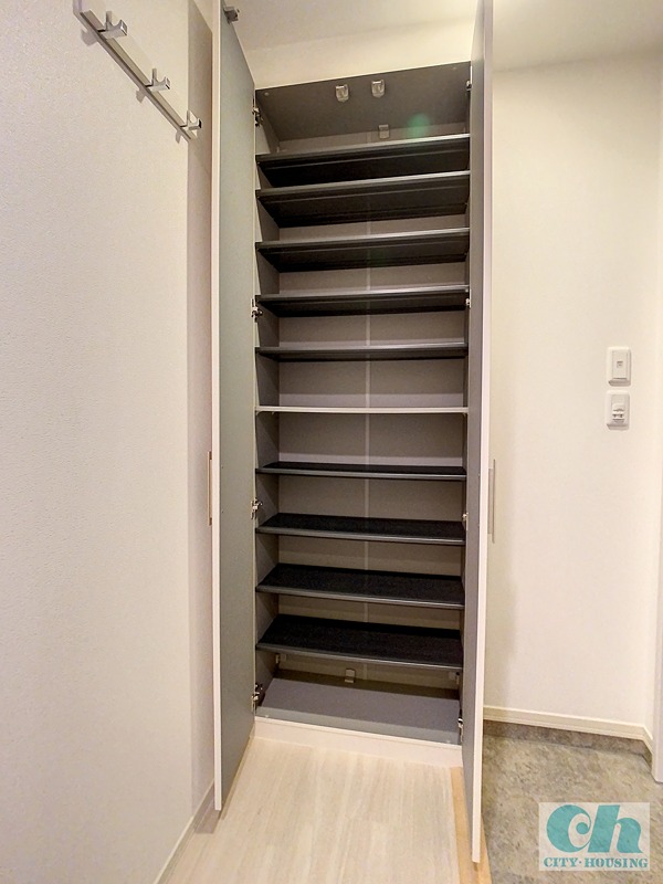 ライジングサン・武蔵小山 玄関