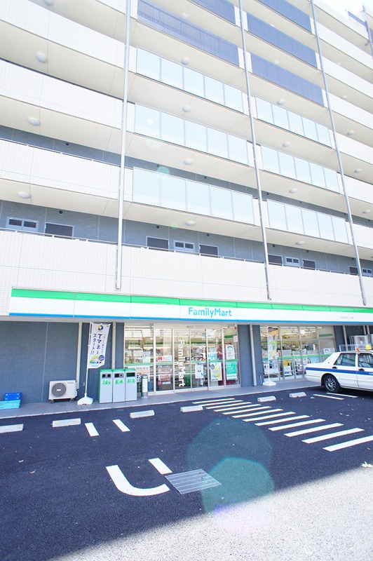 クレセールアズマ コンビニ