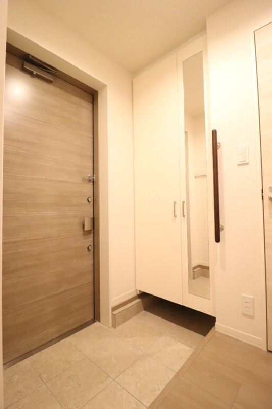 Maison Cristal西大井 玄関