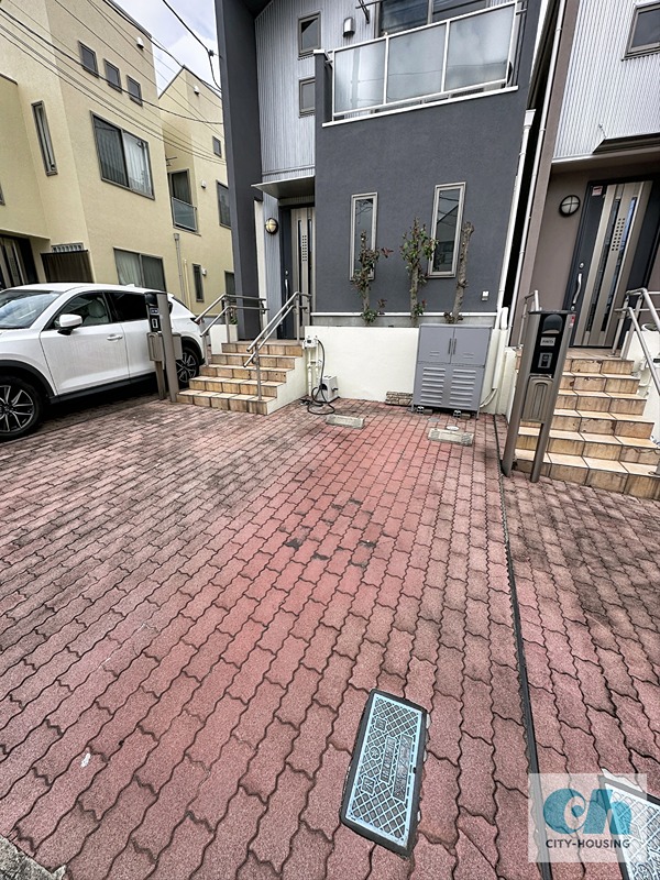 田園調布本町2418戸建 駐車場