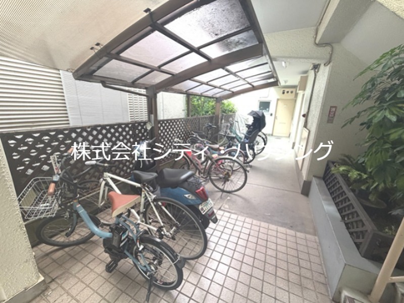 オクトメゾン雪が谷 駐車場