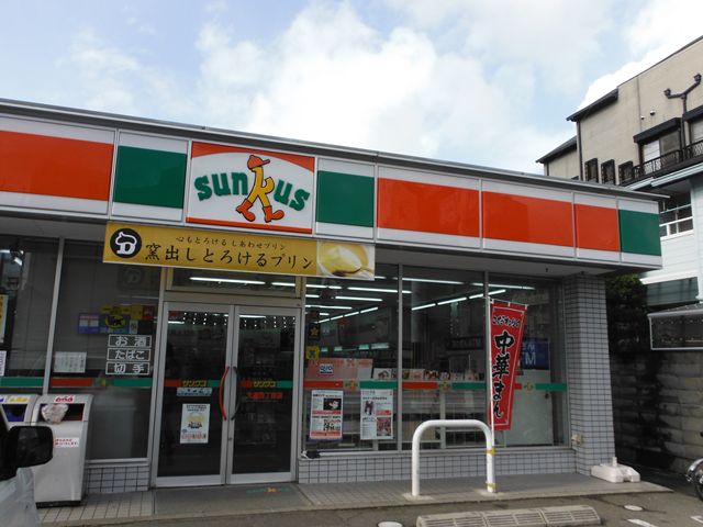 OVEST COURT コンビニ