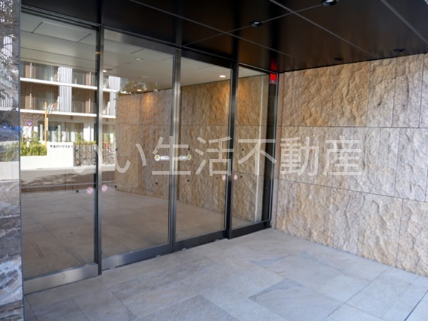 大阪府四條畷市逢阪11-1 エントランス