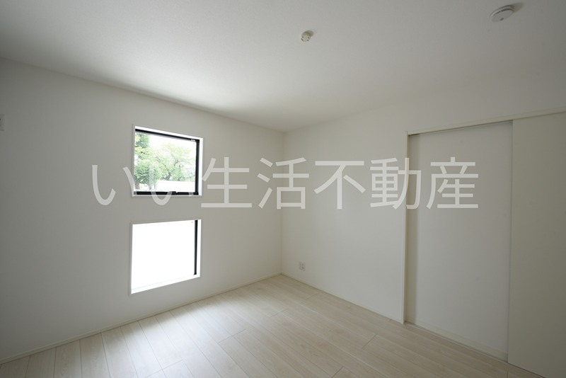 大阪府四條畷市逢阪11-1 ベッドルーム