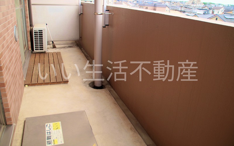 大阪府四條畷市逢阪11-1 ベランダ