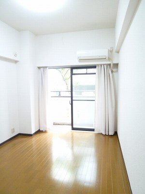 アゼリア明大前 玄関