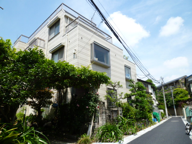 エスコート・ユーアイ 101号室 外観