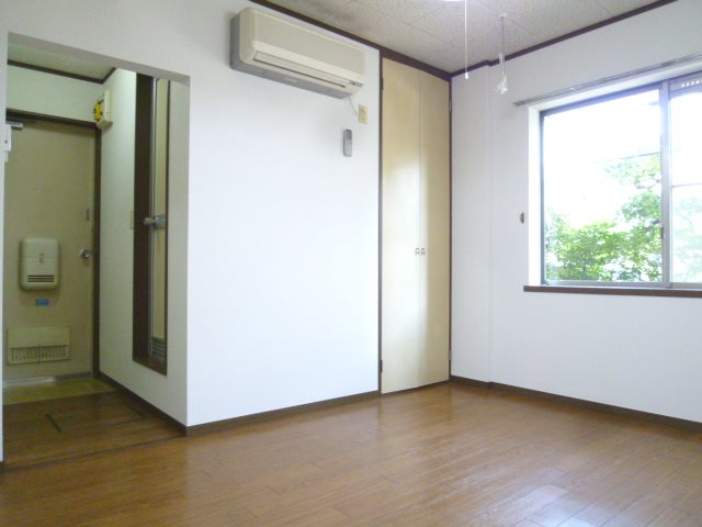 エスコート・ユーアイ ベッドルーム