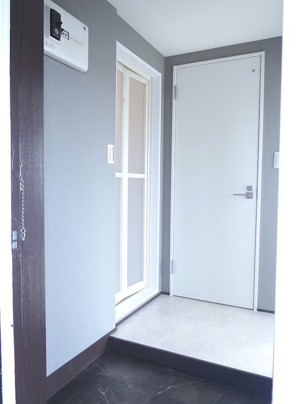 アライハイツ 玄関