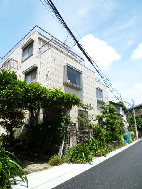 エスコート・ユーアイ 303号室 外観