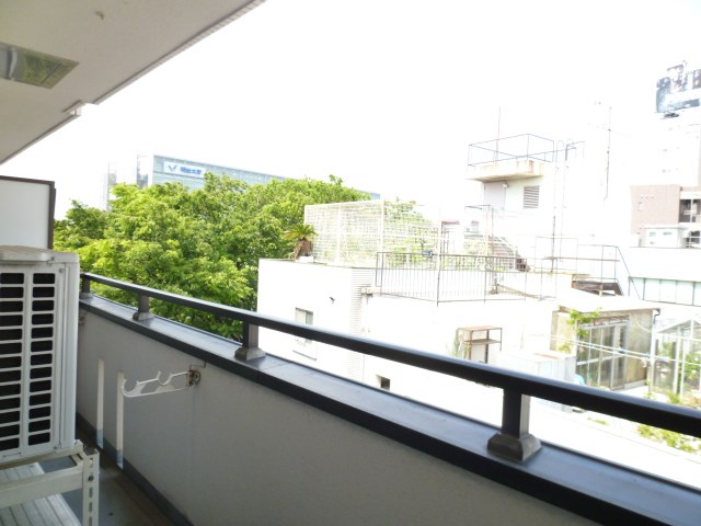 アゼリア明大前 ベランダ