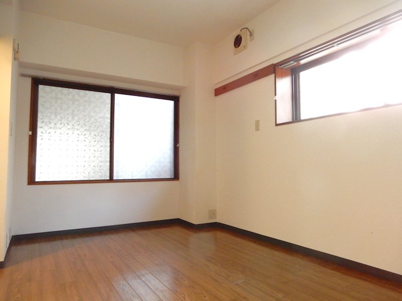 第3信和ビル 玄関