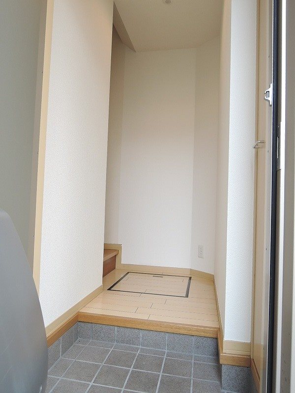 ヴィヴレ松原 玄関