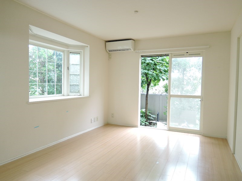 PINE　GARDEN　D棟 玄関