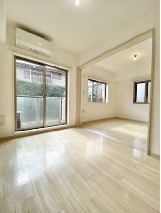 レジディア世田谷若林 玄関