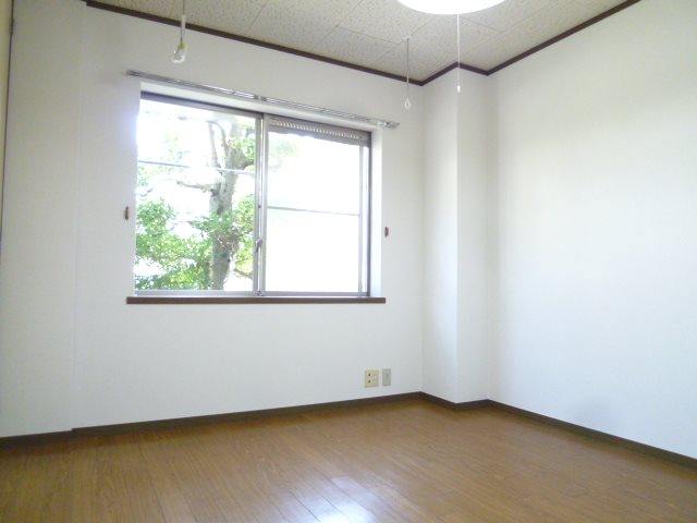 エスコート・ユーアイ リビング