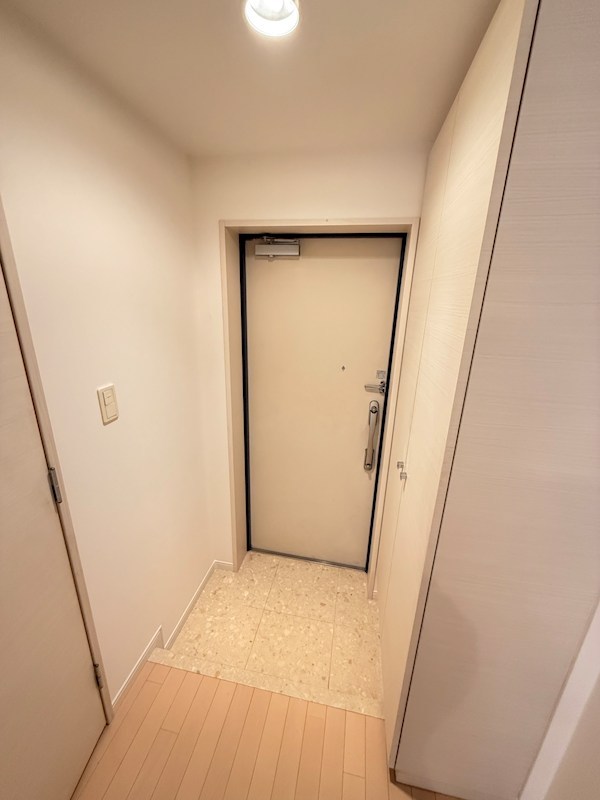 アヴィターレ小山 玄関