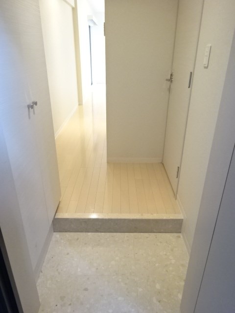 アヴィターレ小山  玄関