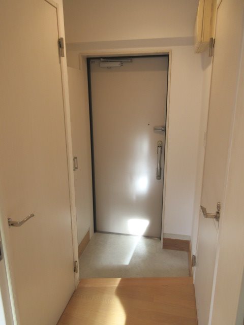 アヴィターレ目黒 玄関