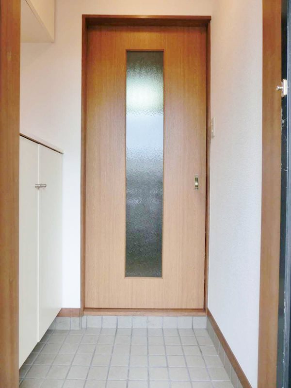 メゾンエスト 玄関