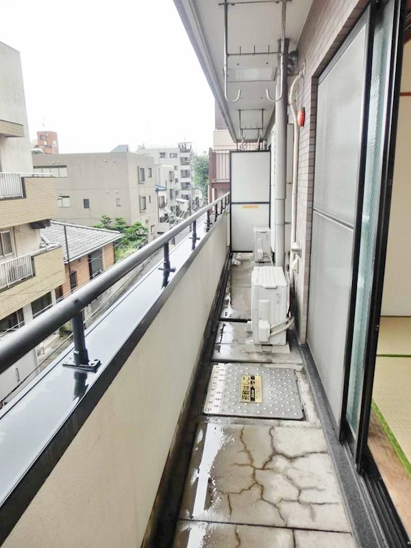 メゾンエスト ベランダ