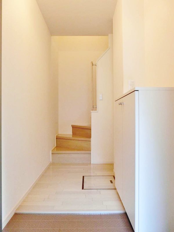 クローバーｆ 玄関