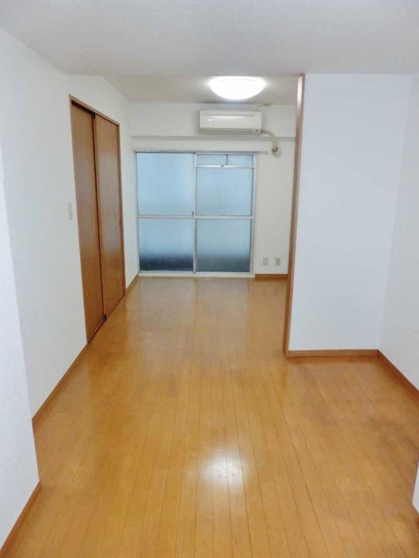 晴美ビル ベッドルーム