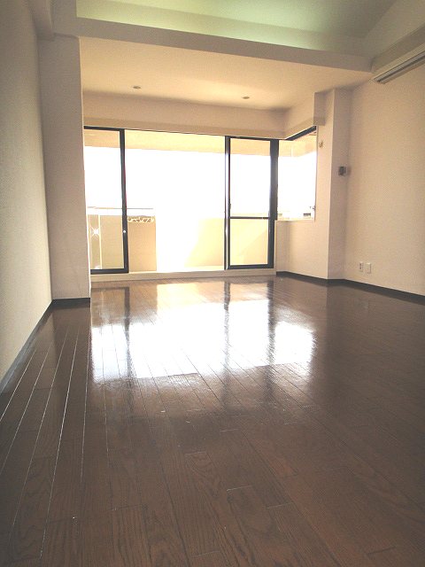 ブロンズストーン宇田川 リビング