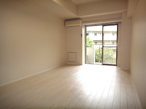 三越ゼームス坂マンション リビング