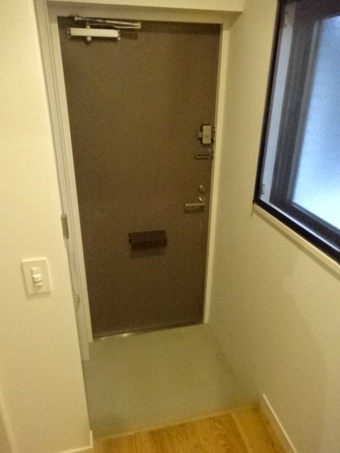西小山アパートメント 玄関