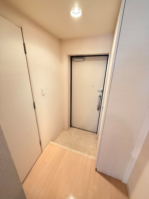 アヴィターレ小山 玄関